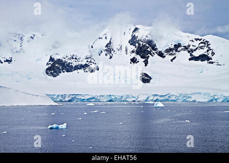 Neko Harbour est une baie sur la Péninsule Antarctique sur Andvord Bay, situé sur la côte ouest de la Terre de Graham. Neko Harbour a été di Banque D'Images