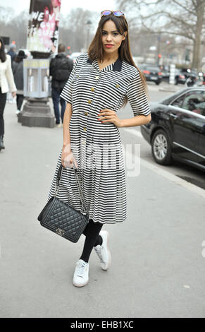 Paris, France. Mar 10, 2015. Blogger Jill Asemota arrivant au défilé Chanel Automne 2015 à Paris - 10 mars 2015. Dpa : Crédit photo alliance/Alamy Live News Banque D'Images