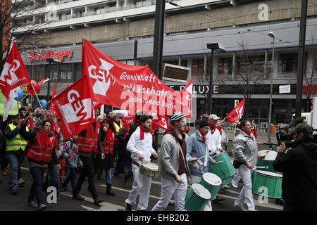 Berlin, Allemagne. Mar 11, 2015. GEW (Syndicat de l'éducation et de la Science) grève d'avertissement pour de meilleurs salaires et contre la détérioration en pension Berlin le 11 mars 2015 en Allemagne. Credit : Stefan Papp/Alamy Live News Banque D'Images