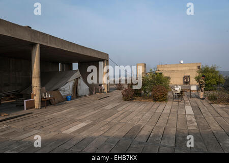 Le toit de l'immeuble du Secrétariat conçu par Le Corbusier à Chandigarh, Inde Banque D'Images