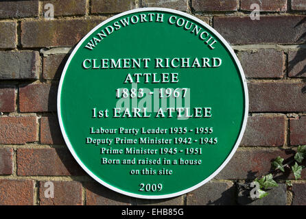 Conseil de Wandsworth plaque vert marquant l'emplacement de la maison d'enfance de politicien Clement Attlee, Putney, Londres, Angleterre Banque D'Images