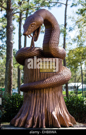 Palm Harbor, Florida, USA. 10 mars, 2015. Le ''Snake'' Fosse sculpture à Innisbrook Resort (Copperhead) à Palm Harbor FL. Credit : Cal Sport Media/Alamy Live News Banque D'Images