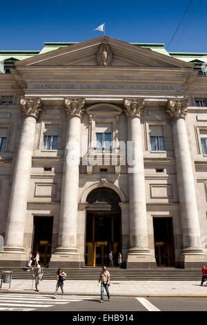 L'ARGENTINE, Buenos Aires, Plaza de Mayo, Banco de la Nacion entrée de l'édifice avec portique classique Banque D'Images