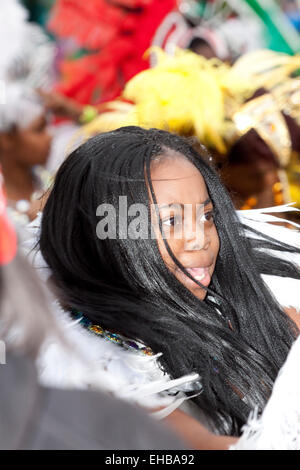 Jolie jeune femme Afro Antillais à Hackney carnival Banque D'Images