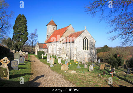 Une vue de l'église paroissiale de St Mary et St à Bawburgh Walstan, Norfolk, Angleterre, Royaume-Uni. Banque D'Images