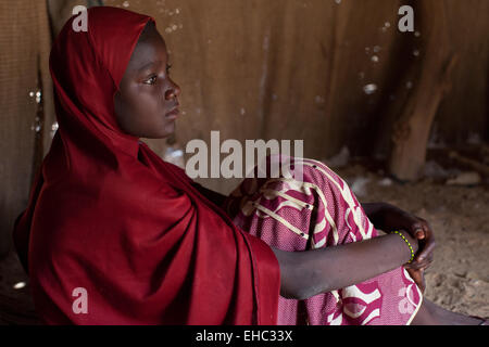 Tera, de l'ouest Niger ; Fatima Ismaghil, 13, a été vendue par son père comme un enfant mariée pour 20 chèvres. Banque D'Images