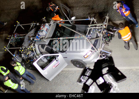 Rome, Italie. 10 mars, 2015. Location de tournage scène de poursuite de nouveau James Bond 'Stinger' le long du Tibre sur emplacement dans Rome, Italie. Sur la photo : Voiture particulière avec des caméras pour filmer l'action Credit : Piotr Zajac/Alamy Live News Banque D'Images