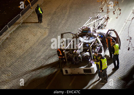 Rome, Italie. 10 mars, 2015. Location de tournage scène de poursuite de nouveau James Bond 'Stinger' le long du Tibre sur emplacement dans Rome, Italie. Sur la photo : Voiture particulière avec des caméras pour filmer l'action Credit : Piotr Zajac/Alamy Live News Banque D'Images