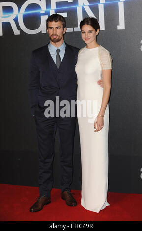 Londres, Royaume-Uni. Mar 11, 2015. Theo James et Shailene Woodley assister à la première mondiale de ''Insurgent'' à Odéon Leciester Square. Credit : Ferdaus Shamim/ZUMA/Alamy Fil Live News Banque D'Images