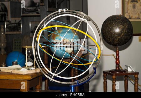 Sphère armillaire au Musée de l'astronomie dans le planétarium de Moscou. La Russie . Banque D'Images