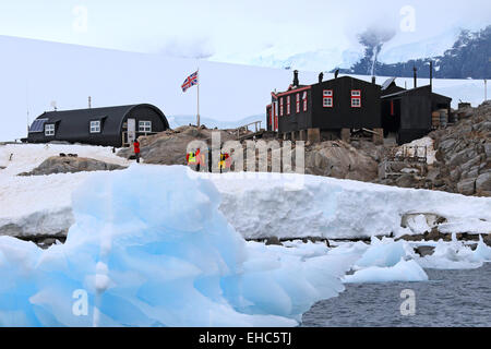 L'ancien bureau de poste de pingouin station de recherche à Port Lockroy, l'Antarctique. Banque D'Images
