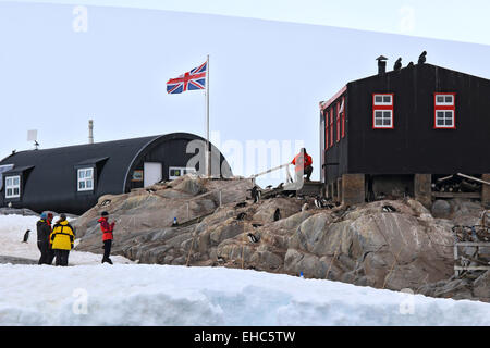 L'ancien bureau de poste de pingouin station de recherche à Port Lockroy, l'Antarctique. Banque D'Images