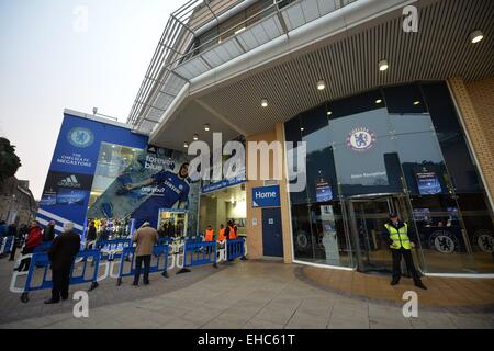 Stamford Bridge, Chelsea, London UK. Mar 11, 2015. Deuxième étape de la Ligue des Champions. Chelsea contre Paris St Germain. Avec Stamford Bridge Crédit : partisans de mouture Plus Sport Action/Alamy Live News Banque D'Images