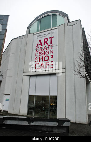 Millennium Gallery Art Craft shop Sheffield England UK Banque D'Images