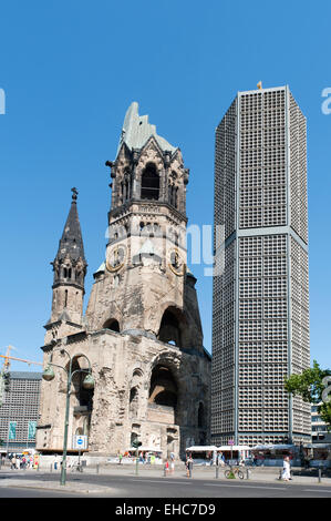 À l'église Gedaechtniskirche Kurfuersten Damm Boulevard Berlin Allemagne Banque D'Images