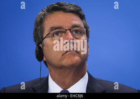 Berlin, Allemagne. Mar 11, 2015. Directeur général de l'Organisation mondiale du commerce (OMC) Roberto Azevedo assiste à une conférence de presse conjointe après une réunion à la chancellerie à Berlin, Allemagne, le 11 mars 2015. Credit : Zhang Fan/Xinhua/Alamy Live News Banque D'Images