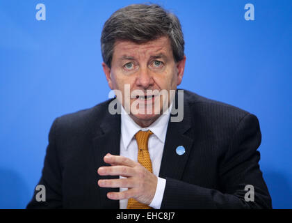 Berlin, Allemagne. Mar 11, 2015. Organisation internationale du Travail (OIT) Directeur général, Guy Ryder, assiste à une conférence de presse conjointe après une réunion à la chancellerie à Berlin, Allemagne, le 11 mars 2015. Credit : Zhang Fan/Xinhua/Alamy Live News Banque D'Images