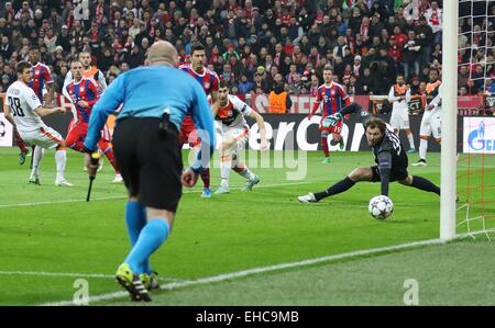 Le Stade Allianz, Munich, Allemagne. Mar 11, 2015. Ligue des Champions de football. Le Bayern de Munich contre le Shakhtar Donetsk. Frank RIBÉRY, les scores de 3-0 le jeu terminé à 7-0 Bayern au Shakhtar. Credit : Action Plus Sport/Alamy Live News Banque D'Images