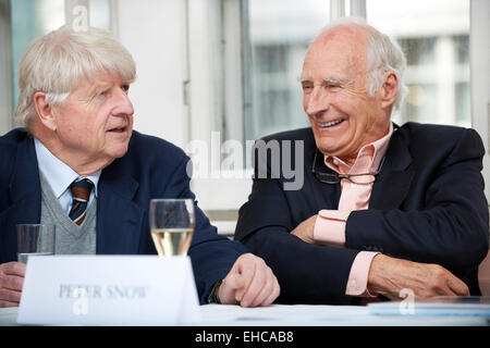 Peter Snow et Stanley Johnson au déjeuner littéraire Oldie 10/03/15 Banque D'Images