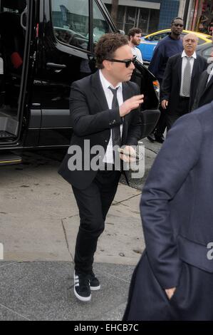 Los Angeles, CA, USA. Mar 11, 2015. Johnny Galecki à la cérémonie d'intronisation pour l'étoile sur le Hollywood Walk of Fame pour Jim Parsons, Hollywood Boulevard, Los Angeles, CA, 11 mars 2015. Crédit : Michael Germana/Everett Collection/Alamy Live News Banque D'Images