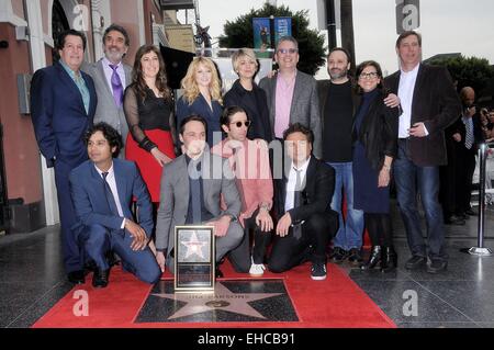 Los Angeles, CA, USA. Mar 11, 2015. Peter Roth, Kunal Nayyar, Chuck Lorre Mayim Bialik,, Jim Parsons, Melissa Rauch, Simon Helberg, Kaley Cuco Sweeting, Bill Prady, Steven Molaro, Nina Tassler, Mark Cendrowski lors de la cérémonie d'intronisation pour l'étoile sur le Hollywood Walk of Fame pour Jim Parsons, Hollywood Boulevard, Los Angeles, CA, 11 mars 2015. Crédit : Michael Germana/Everett Collection/Alamy Live News Banque D'Images