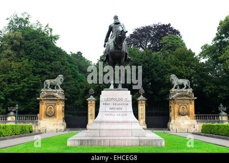 Une sculpture du Roi Léopold II en face du palais royal de Bruxelles. Banque D'Images