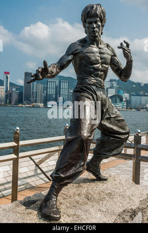 Kowloon, Hong Kong, Chine - 9 juin 2014 : Bruce Lee statue Avenue des étoiles Tsim Sha Tsui, Kowloon à Hong Kong Banque D'Images