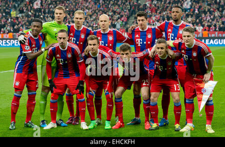 Munich, Allemagne. Mar 11, 2015. Le Bayern de Munich, David Alaba (arrière, l-r), Manuel Neuer, Holger Badstuber, Arjen Robben, Robert Lewandowski, Jerome Boateng et (avant, l-r) Franck Ribery, Mario Goetze, Thomas Mueller, Rafinha et Bastian Schweinsteiger posent pour une photo de l'équipe avant le match retour de la Ligue des Champions Tour de seize match de football FC Bayern Munich vs FC Shakhtar Donetsk à Munich, Allemagne, 11 mars 2015. Photo : Sven Hoppe/dpa/Alamy Live News Banque D'Images