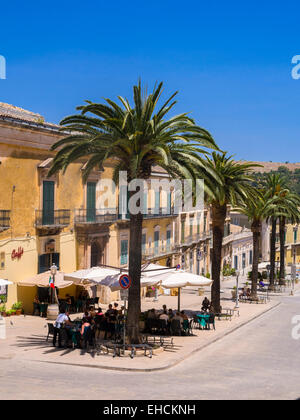 Piazza Duomo, Val di Noto, Raguse, Sicile, Italie Banque D'Images