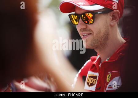 Melbourne, Australie. 12Th Mar, 2015. SEBASTIAN VETTEL de l'Allemagne et la Scuderia Ferrari est vu lors des préparatifs de la Grand Prix d'Australie 2015 au circuit d'Albert Park à Melbourne, Australie. Credit : James/Gasperotti ZUMA Wire/Alamy Live News Banque D'Images