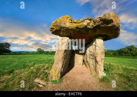 La chambre funéraire mégalithique St Lythans, une partie d'une longue chambre de culture néolithique long Barrow, il y a 6000 ans. Près de St Lythans, Vale of Glamorgan, Pays de Galles Banque D'Images