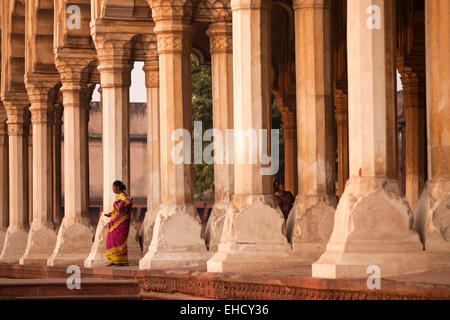 Hall à colonnes du Fort Rouge à Agra, Uttar Pradesh, Inde, Banque D'Images