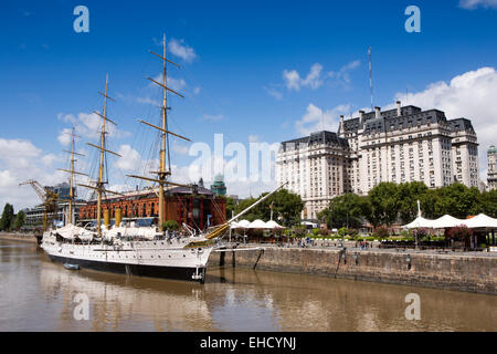 L'ARGENTINE, Buenos Aires, Puerto Madero, président Sarmiento Frégate 1897 amarré au dock. Banque D'Images