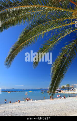 La plage et balnéaire de Saint Laurent du Var sur la côte d'Azur Banque D'Images