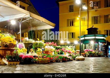 Stands de fleurs à Campo de' Fiori, Rome, Italie Banque D'Images