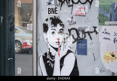 Audrey Hepburn street art in Paris France Banque D'Images