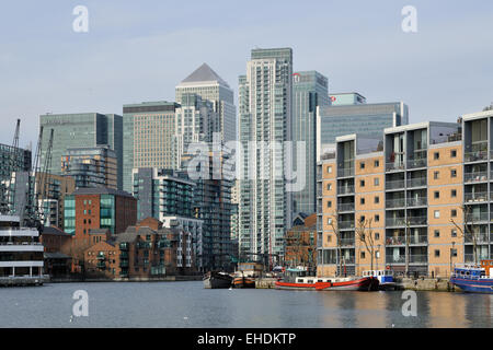 Canary Wharf, London Docklands, vu de l'extérieur Millwall Dock Banque D'Images