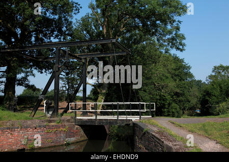 Le pont / ascenseur pont à Hockley Heath sur la Stratford sur Avon Canal Banque D'Images