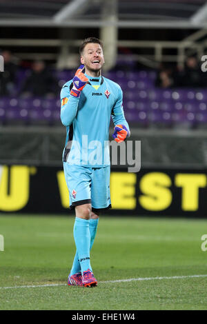 Florence, Italie. 12 mars, 2015. Gardien de la Fiorentina Norberto Murara Neto réagit au cours de l'UEFA Europa League Round de 16 premier match de football entre la Fiorentina et l'AS Roma, le jeudi 12 mars 2015 au stade Artemio Franchi. Credit : Andrea Spinelli/Alamy Live News Banque D'Images