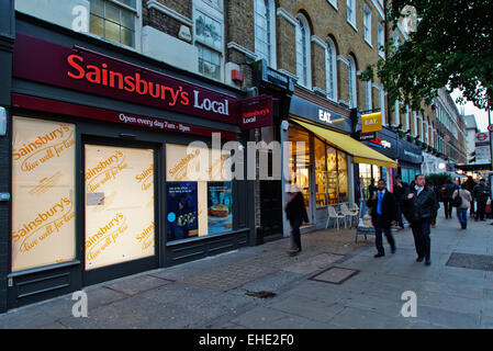 Tesco, Sainsbury's manger nouveau concours dans Baker Street, London, England, UK Banque D'Images