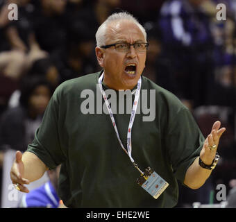 Usa. 12Th Mar, 2015. SPORTS-- Mayfield' coachPatrick Puentes hurle o son joué au cours de la 6A de l'État partie de basket-ball filles contre au Santa Ana 103.00 Star Center à Rio Rancho le jeudi 12 mars 2015. © Greg Sorber/Albuquerque Journal/ZUMA/Alamy Fil Live News Banque D'Images