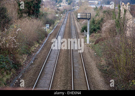 Les lignes de chemin de fer menant loin de Oldfield Park Station, baignoire, Somerset UK Banque D'Images