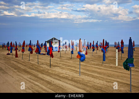 La plage de Deauville, Normandie, France Banque D'Images