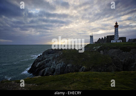 Le phare de Saint Mathieu et l'abbaye, France Banque D'Images