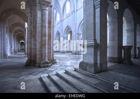 Intérieur de l'abbaye de Pontigny, Bourgogne, France Banque D'Images