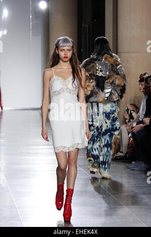 Ashish LFW A/W'15-16 à Topshop, l'espace d'exposition de la Tate Britain 23 Feb Catwalk Banque D'Images