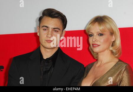 Los Angeles, CA, USA. 12Th Mar, 2015. au niveau des arrivées pour le tireur Premiere, Regal Cinemas LA Live, Los Angeles, CA, 12 mars 2015. Credit : Elizabeth Goodenough/Everett Collection/Alamy Live News Banque D'Images