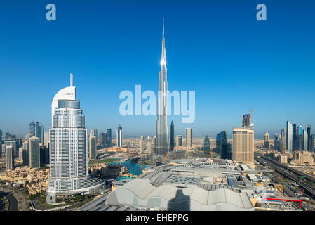 Burj Khalifa , le centre commercial de Dubaï et les toits de Dubaï en Émirats Arabes Unis Banque D'Images