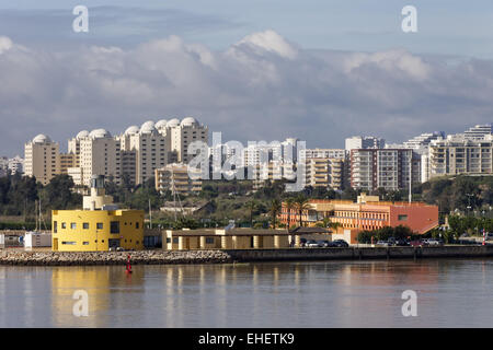 Vue sur la ville de Portimao Banque D'Images