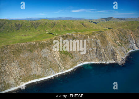 Côte raide et Boomrock cliff-top luxury Lodge, près de Ohariu Valley, Wellington, Île du Nord, Nouvelle-Zélande - vue aérienne Banque D'Images
